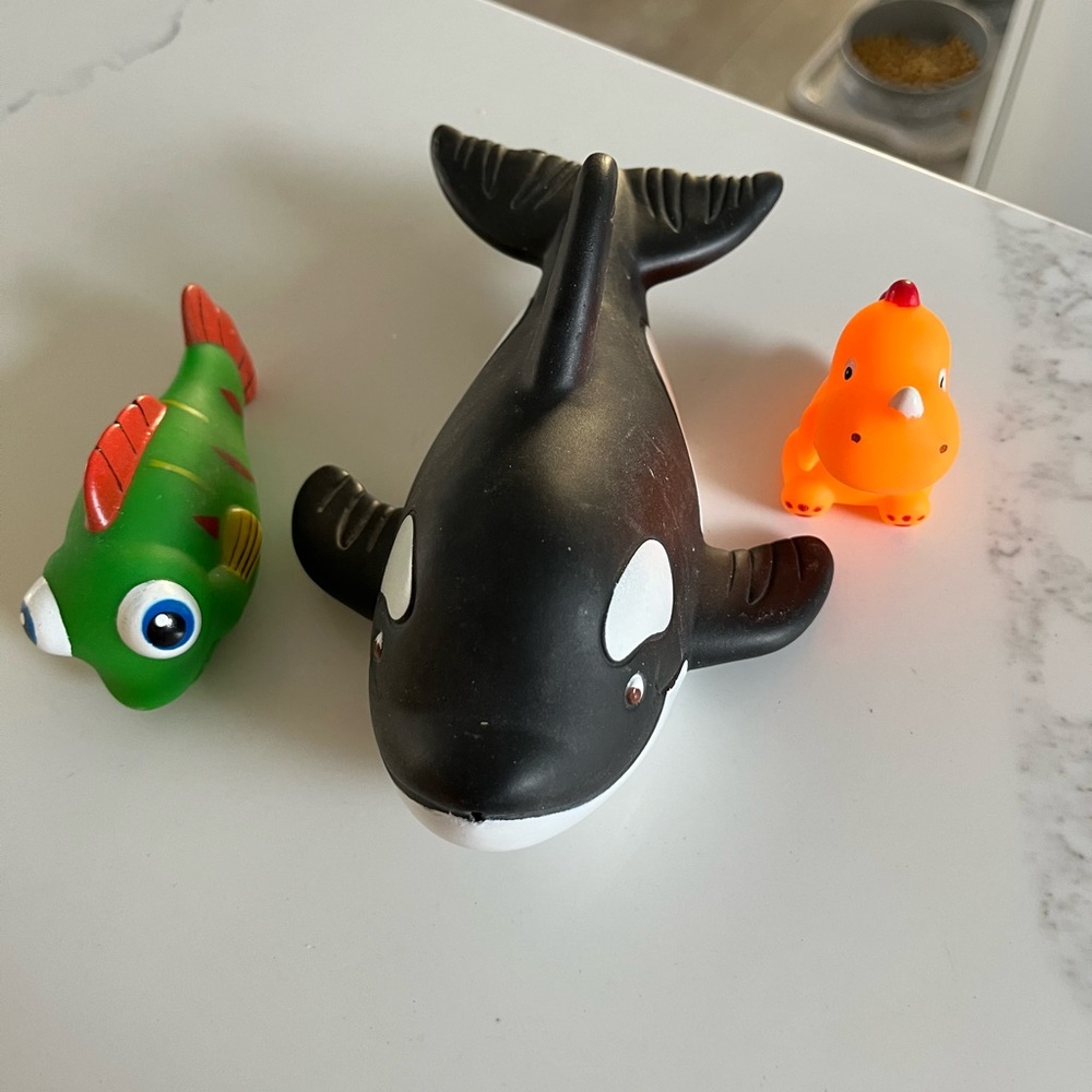 Fabulous water & sand toys. These are smaller in size - great for younger kids - Picture 11 of 12